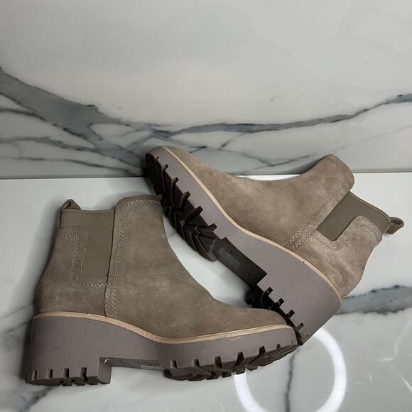 Dolce Vita | Women's Neutral Suede Lug Sole Pull-On Hailey Chelsea Boots Sz 7 - Picture 5 of 9